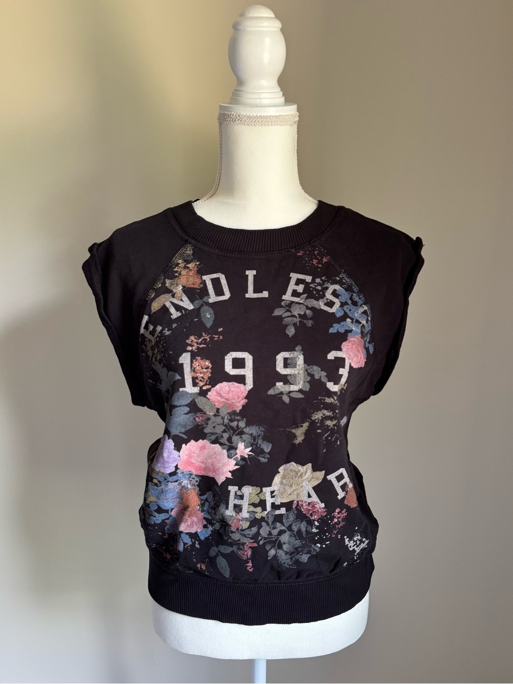ANTHROPOLOGIE PILCRO Black Pullover Muscle Sweatshirt Top Sz XS "Endless Heart" - Picture 4 of 12